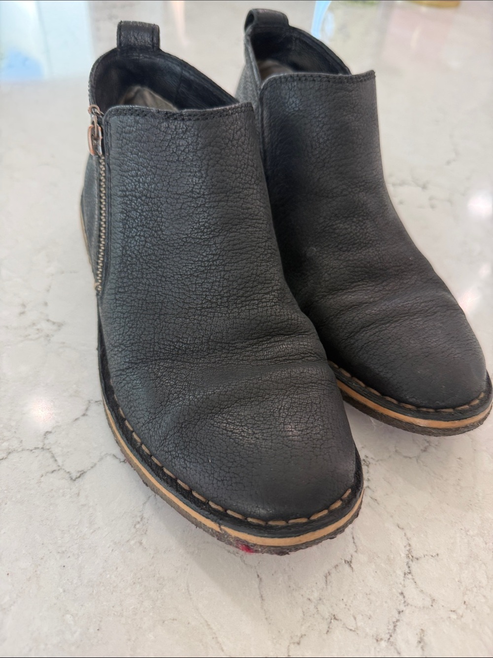UGG Clementine Black Pebbled Leather Zip Ankle Boots Shearling Lined Size 6